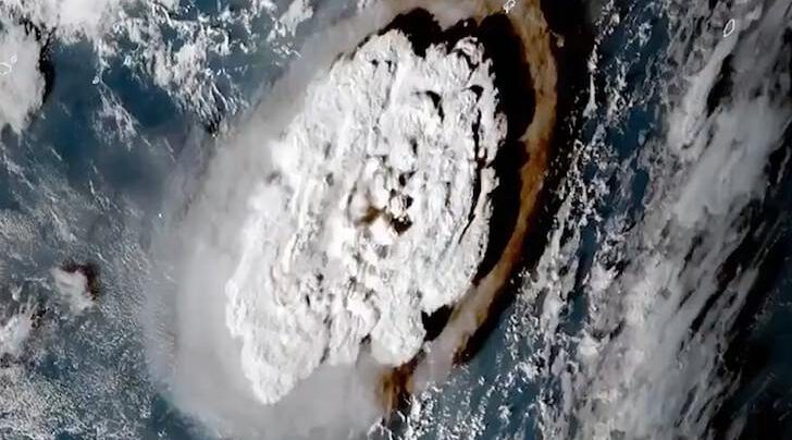 Reportan segunda erupción de volcán submarino en Tonga - Epicentro Chile