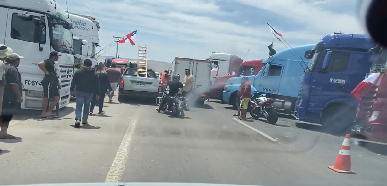 Tras no llegar a acuerdo con el Gobierno: Continúa paro de camioneros ...