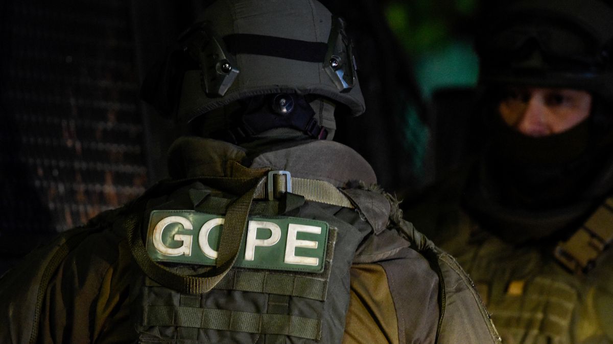 GOPE detiene a carabinero que se parapetó en su departamento tras ...